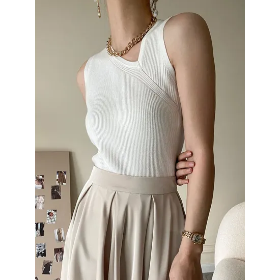 Asymmetric Solid Color Sleeveless V-Neck Vest Top Asymmetric Solid Color Sleeveless V-Neck Vest Top
