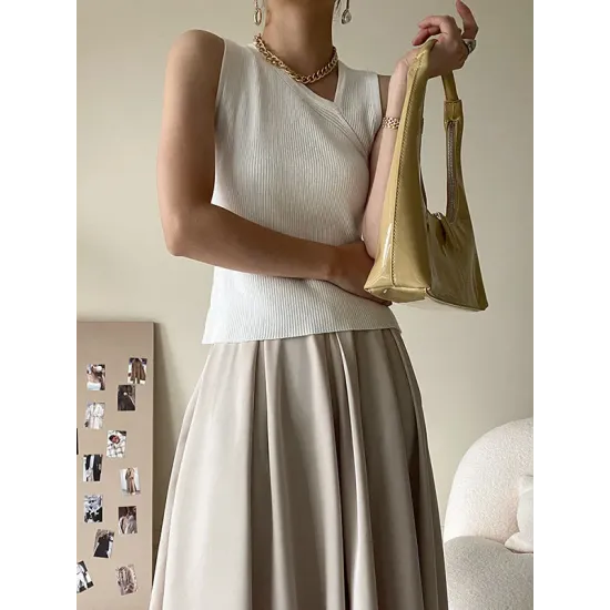 Asymmetric Solid Color Sleeveless V-Neck Vest Top Asymmetric Solid Color Sleeveless V-Neck Vest Top