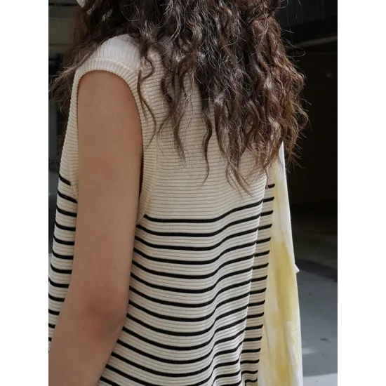 Striped Loose Sleeveless Round-neck Vest Top Striped Loose Sleeveless Round-neck Vest Top